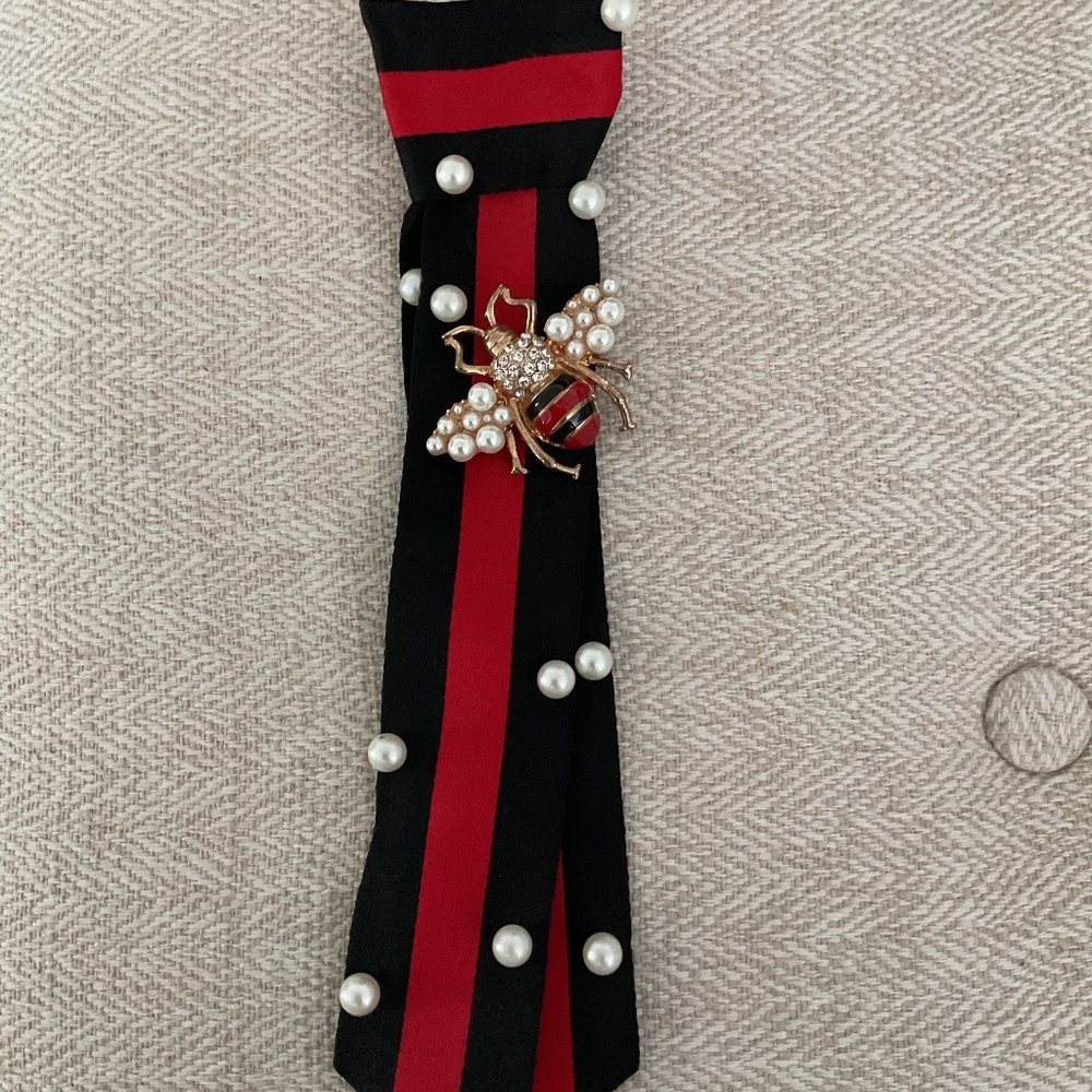 Gucci like pin